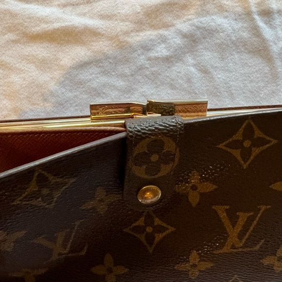 Luis Vuitton Authentic Long Vintage Kiss-lock Bifold Wallet - Picture 10 of 16